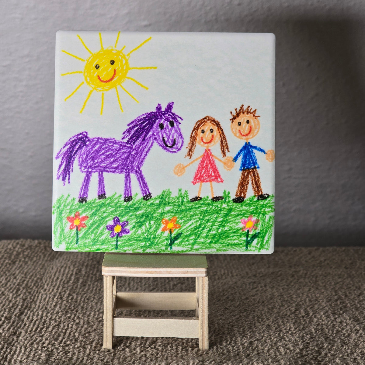 Bedruckte Keramikfliese 10x10 cm mit Kinderzeichnung auf Holzständer