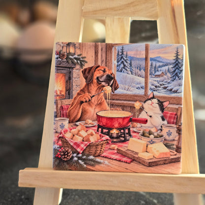 Deko-Fliese „Fondue-Freunde“ – Hund & Katze beim Käsefondue | Keramik 10 x 10 cm