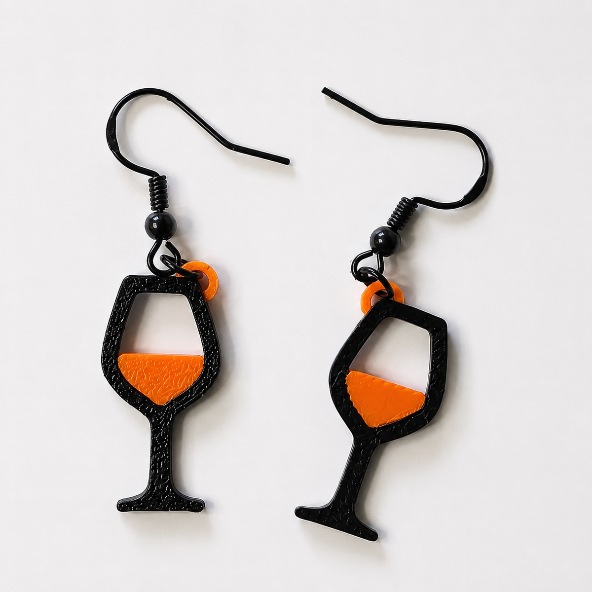Aperol Ohrringe – selbstgemachte Cocktailglas-Ohrhänger aus PLA, Schwarz/Orange
